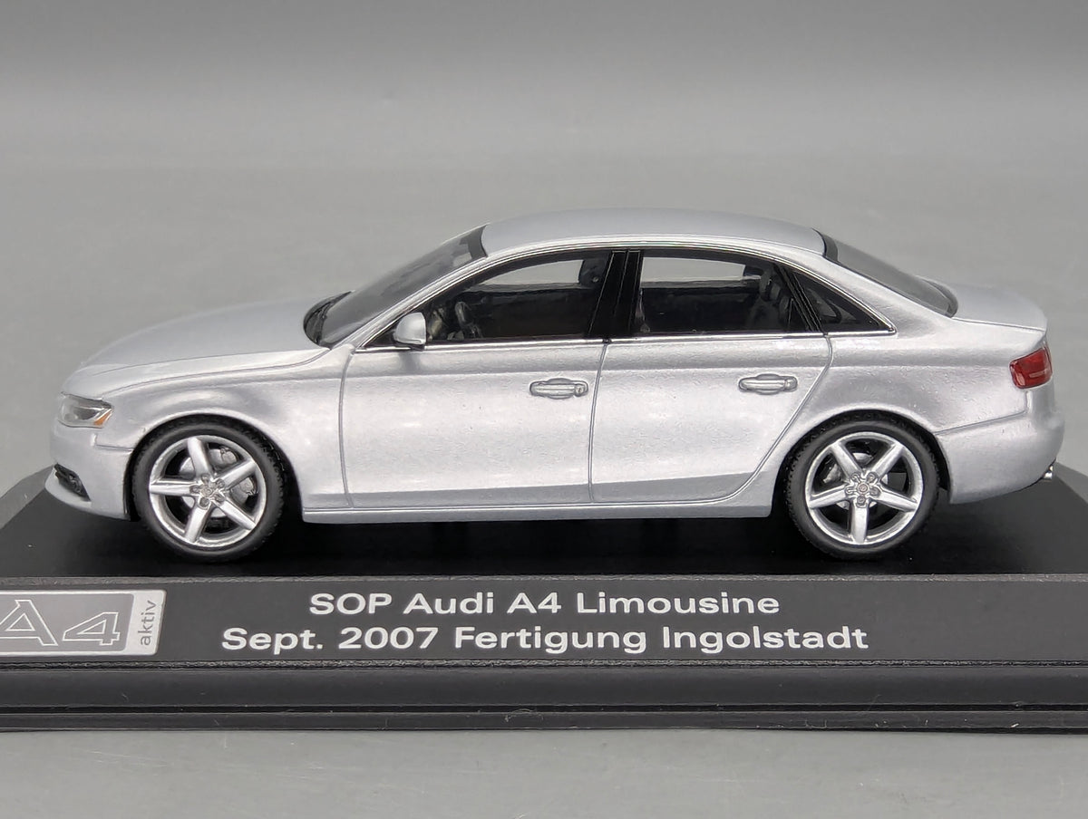 Modellautos 1:43 Minichamps SOP Audi A4 2007 Fertigung Ingolstadt mit Dealer OVP