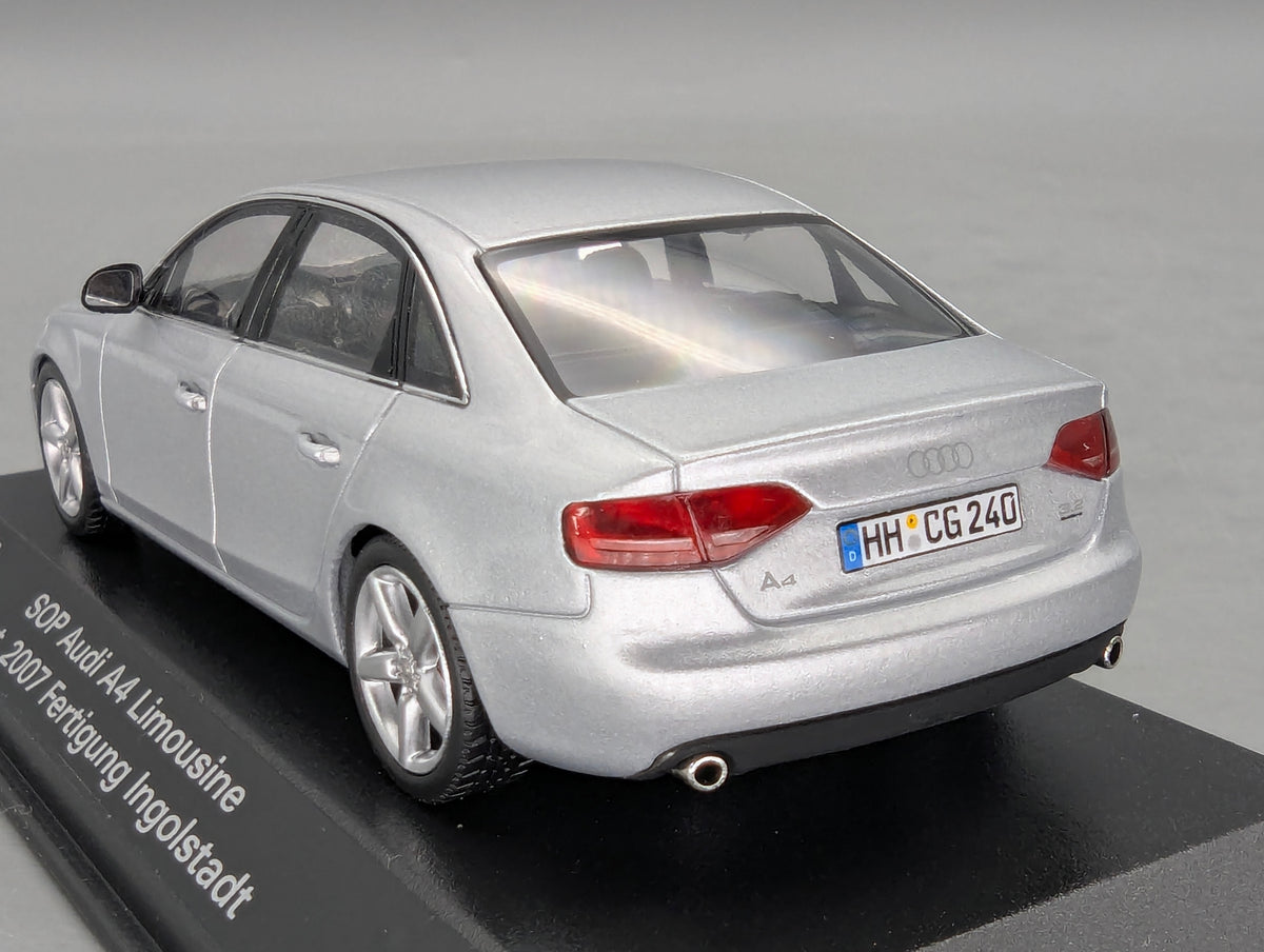 Modellautos 1:43 Minichamps SOP Audi A4 2007 Fertigung Ingolstadt mit Dealer OVP