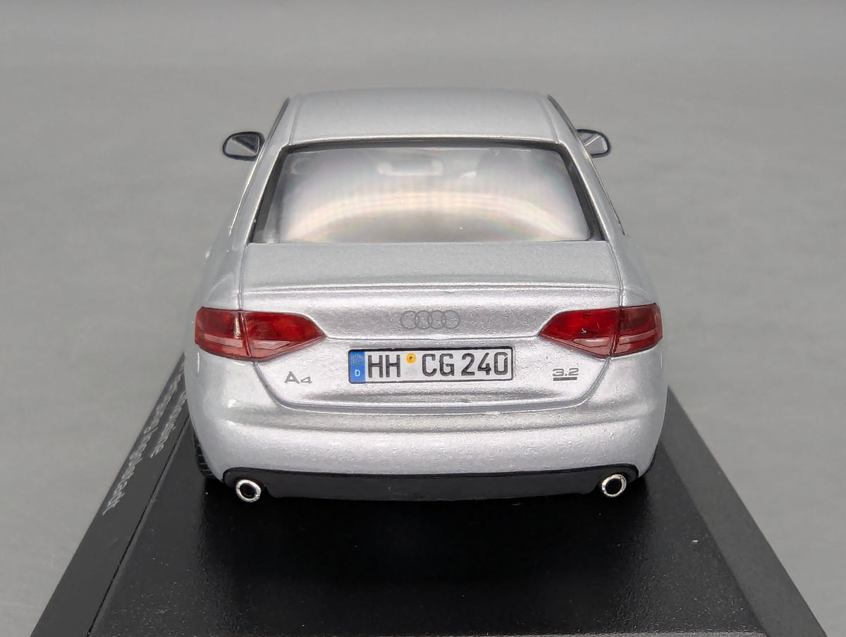 Modellautos 1:43 Minichamps SOP Audi A4 2007 Fertigung Ingolstadt mit Dealer OVP