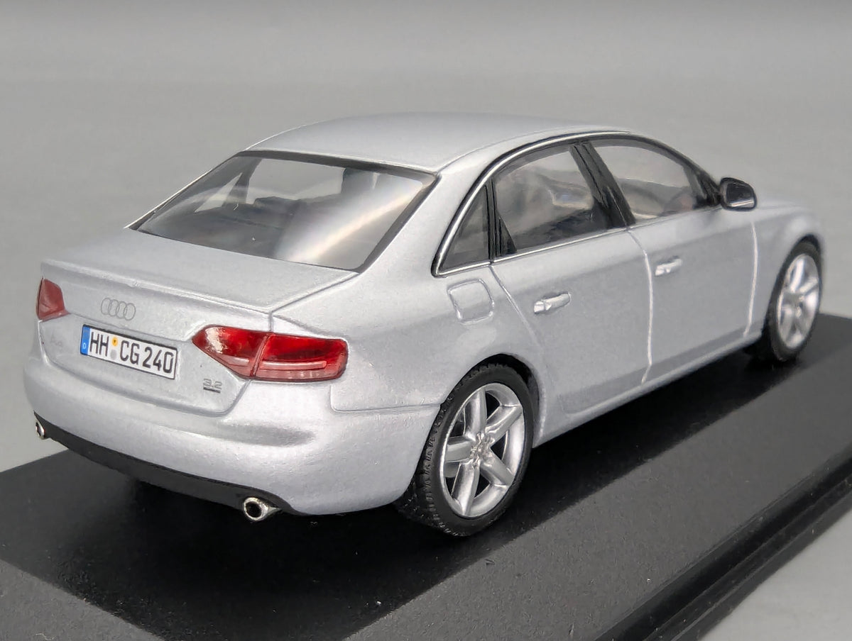 Modellautos 1:43 Minichamps SOP Audi A4 2007 Fertigung Ingolstadt mit Dealer OVP