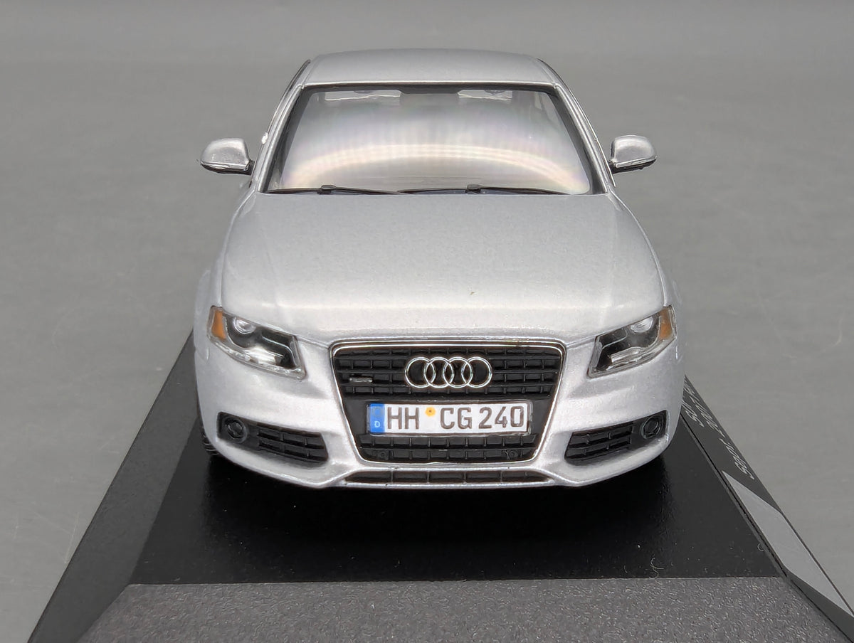 Modellautos 1:43 Minichamps SOP Audi A4 2007 Fertigung Ingolstadt mit Dealer OVP