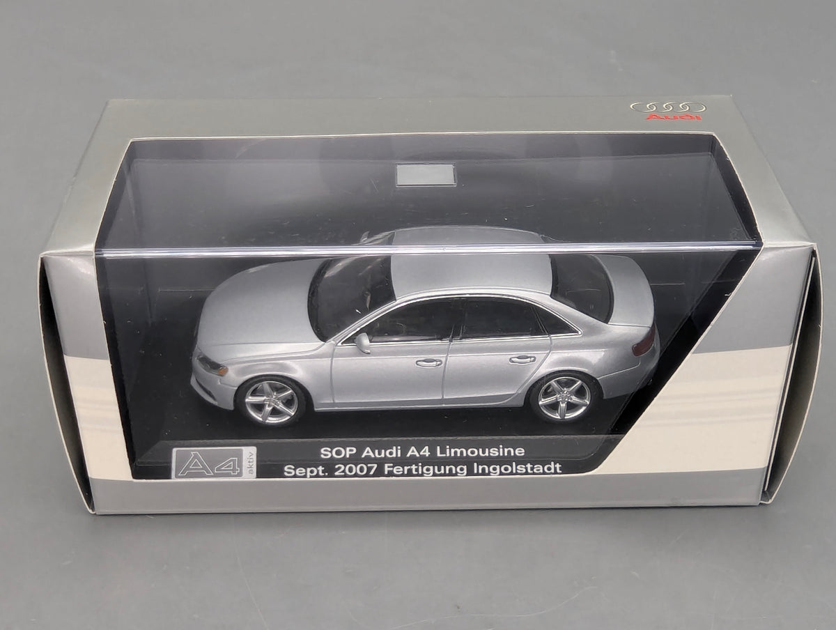 Modellautos 1:43 Minichamps SOP Audi A4 2007 Fertigung Ingolstadt mit Dealer OVP