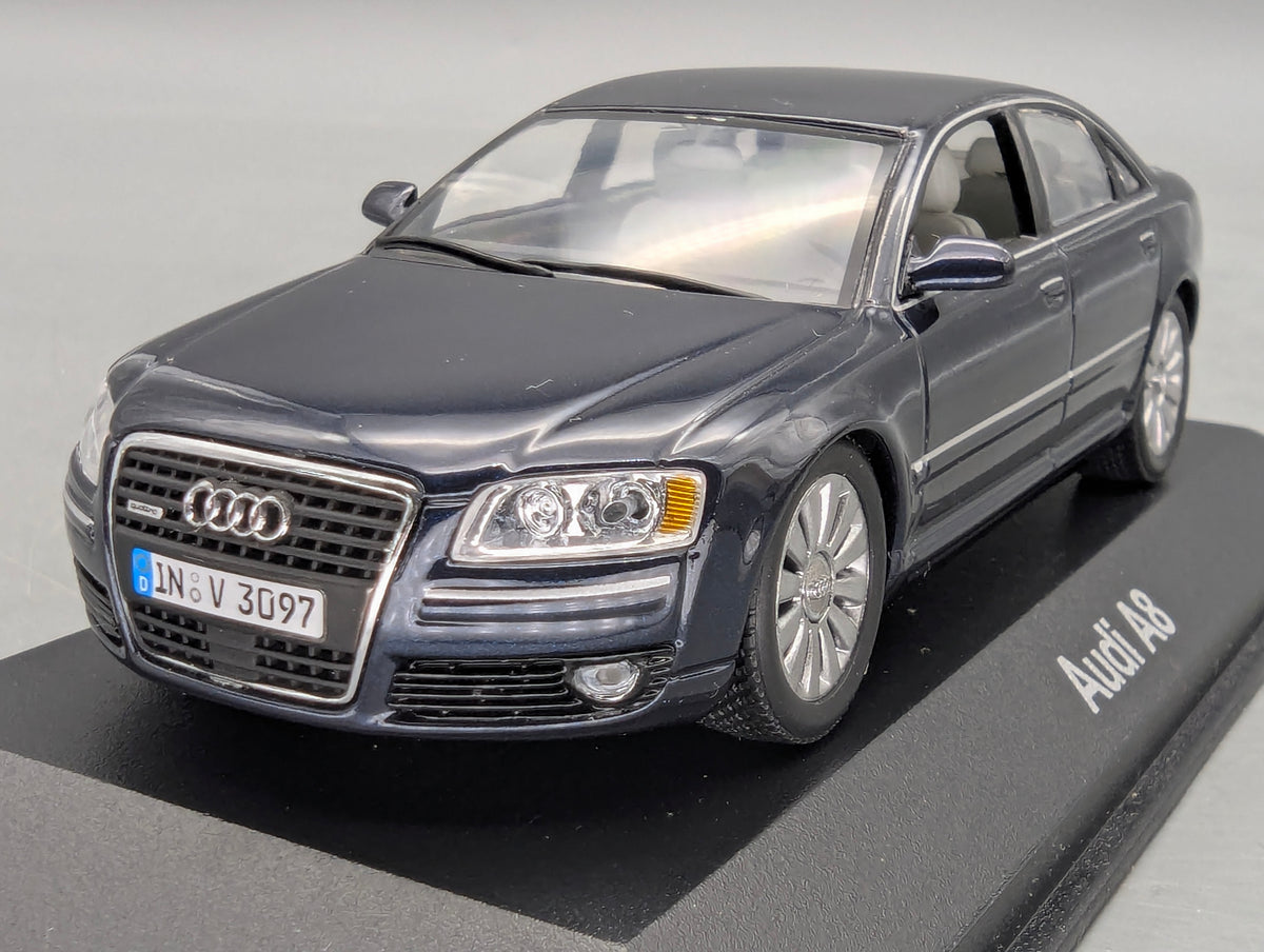 Modellautos 1:43 Minichamps Audi A8 4.2 Quattro MJ 2005 Nachtblau mit Dealer OVP