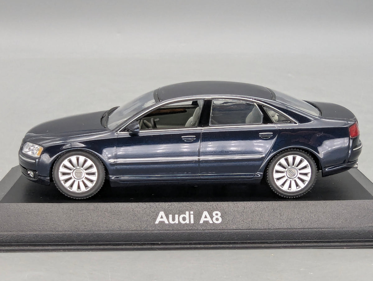 Modellautos 1:43 Minichamps Audi A8 4.2 Quattro MJ 2005 Nachtblau mit Dealer OVP