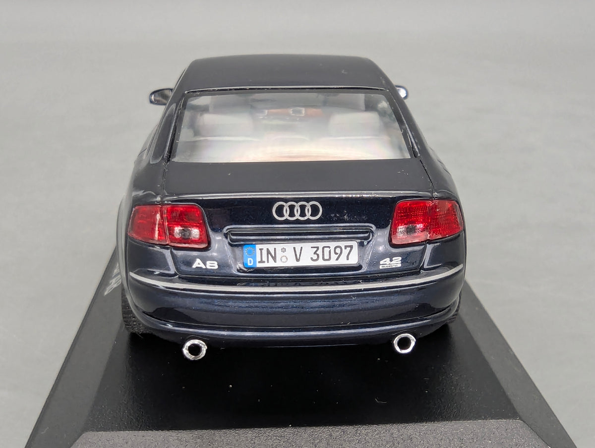 Modellautos 1:43 Minichamps Audi A8 4.2 Quattro MJ 2005 Nachtblau mit Dealer OVP
