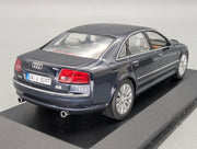 Modellautos 1:43 Minichamps Audi A8 4.2 Quattro MJ 2005 Nachtblau mit Dealer OVP
