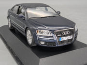 Modellautos 1:43 Minichamps Audi A8 4.2 Quattro MJ 2005 Nachtblau mit Dealer OVP