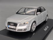 Modellautos 1:43 Minichamps Audi A4 3.2 Quattro 6-Gang Eissilber mit Dealer OVP
