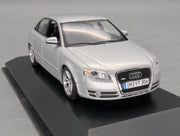 Modellautos 1:43 Minichamps Audi A4 3.2 Quattro 6-Gang Eissilber mit Dealer OVP