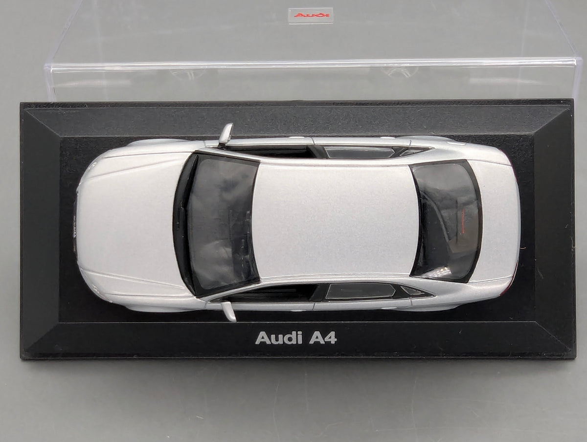 Modellautos 1:43 Minichamps Audi A4 3.2 Quattro 6-Gang Eissilber mit Dealer OVP