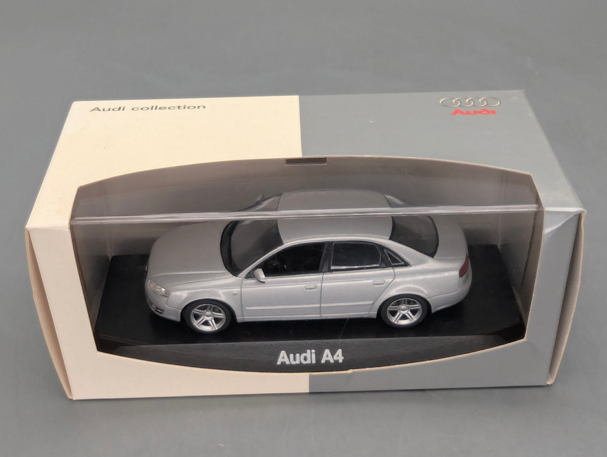 Modellautos 1:43 Minichamps Audi A4 3.2 Quattro 6-Gang Eissilber mit Dealer OVP