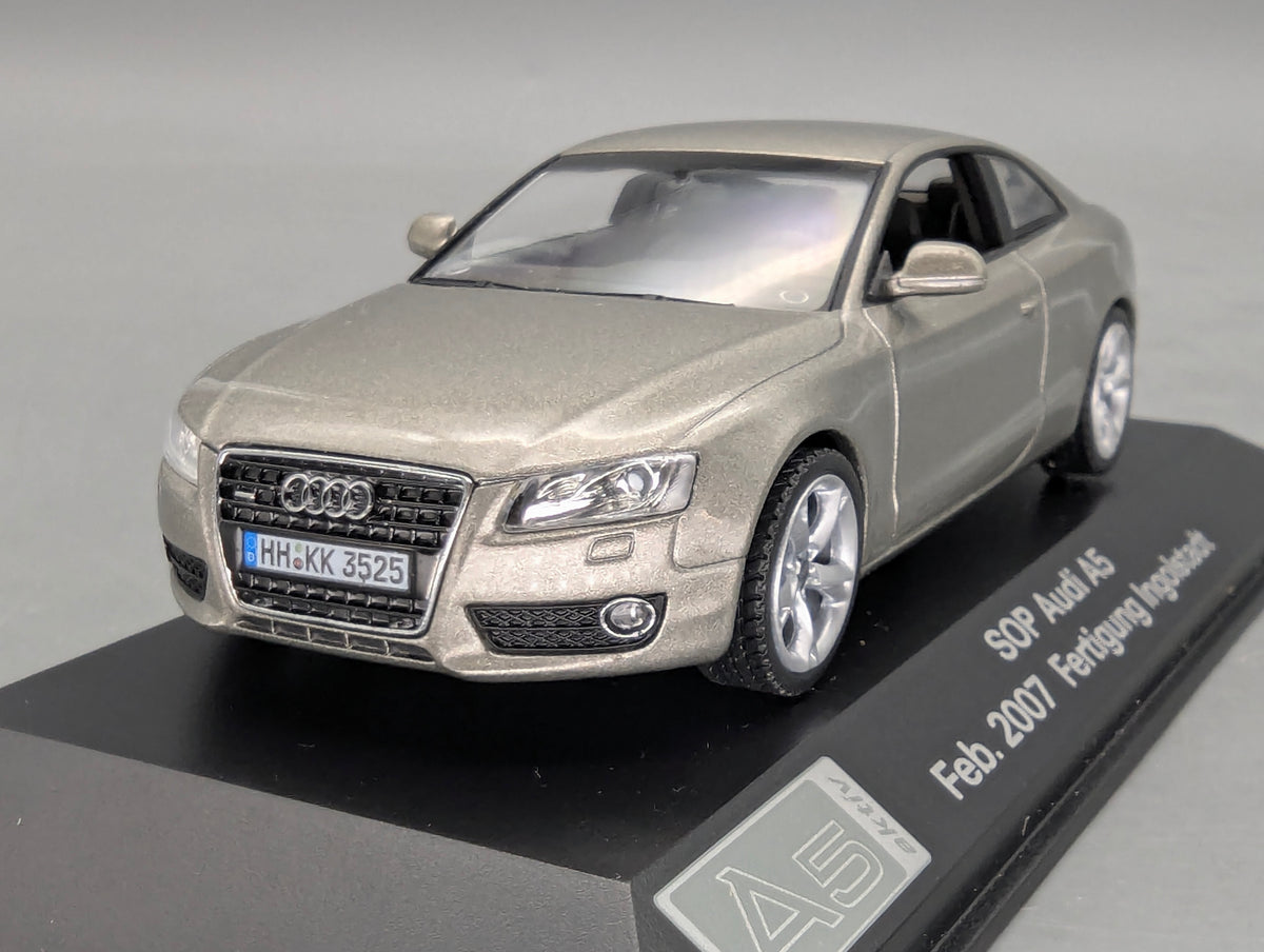 Modellautos 1:43 Minichamps Audi A5 SOP 2007 Ingolstadt mit Dealer OVP