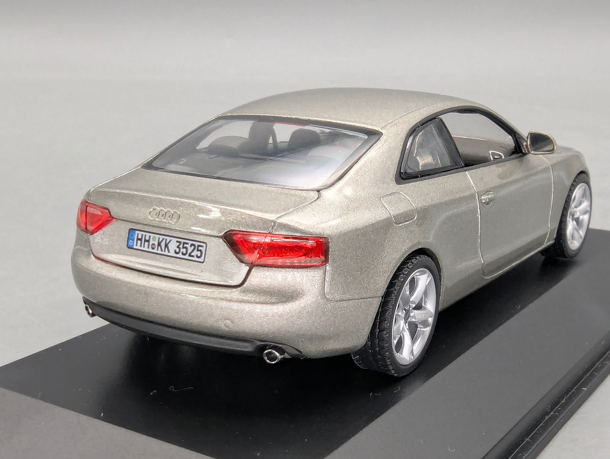 Modellautos 1:43 Minichamps Audi A5 SOP 2007 Ingolstadt mit Dealer OVP