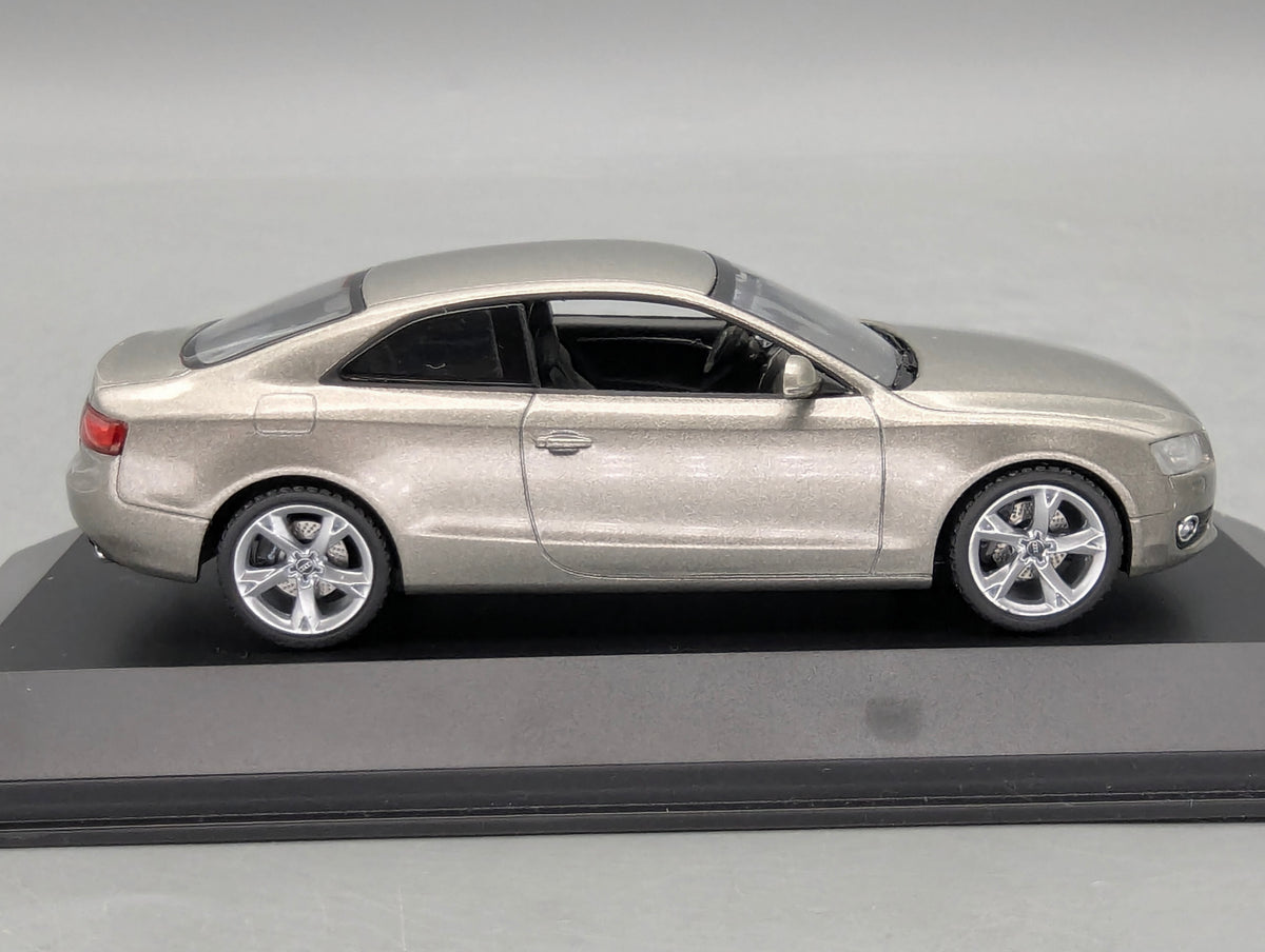 Modellautos 1:43 Minichamps Audi A5 SOP 2007 Ingolstadt mit Dealer OVP