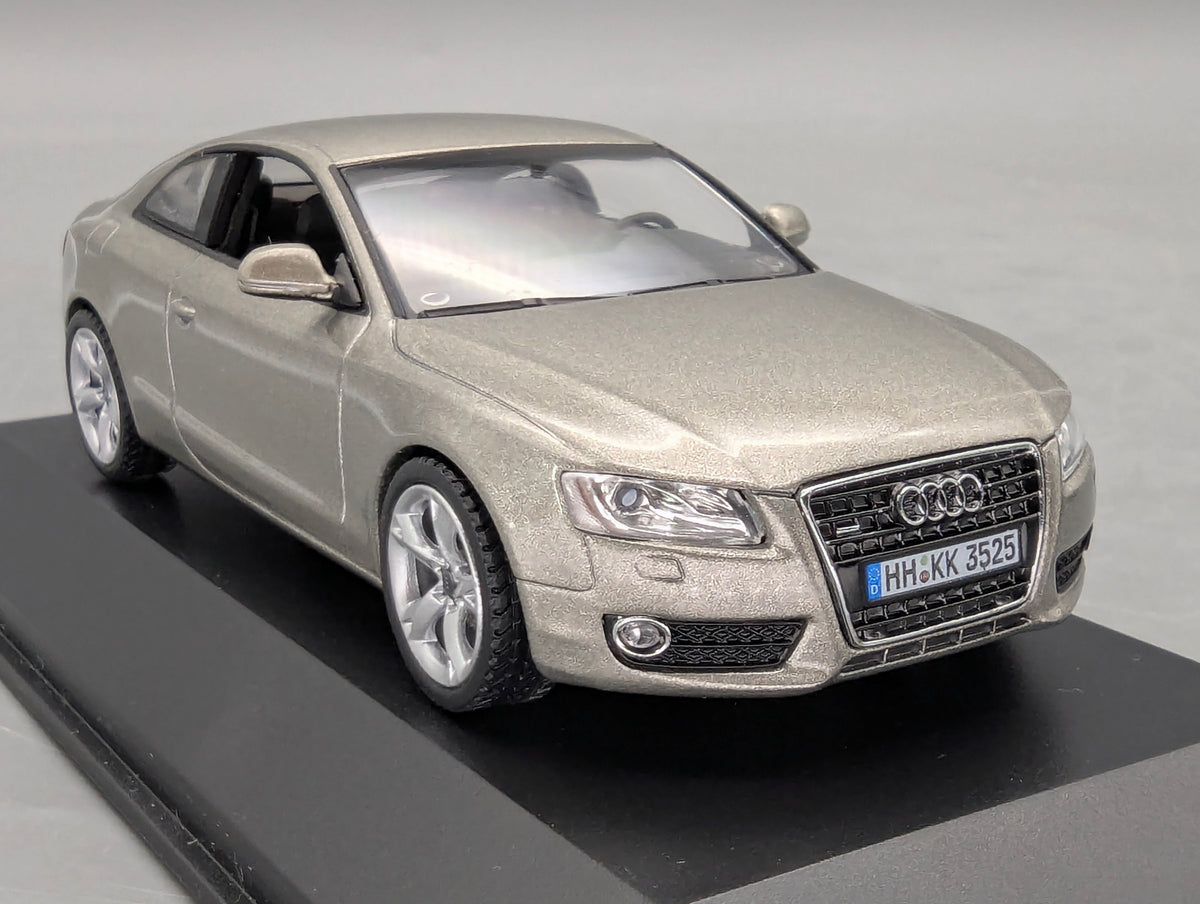 Modellautos 1:43 Minichamps Audi A5 SOP 2007 Ingolstadt mit Dealer OVP