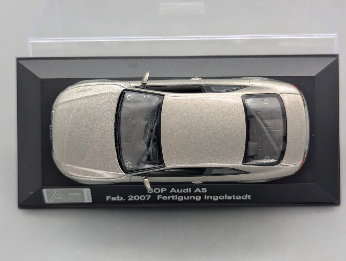 Modellautos 1:43 Minichamps Audi A5 SOP 2007 Ingolstadt mit Dealer OVP