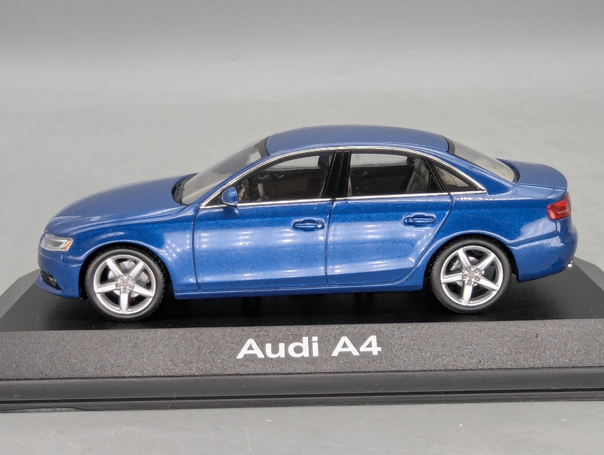 Modellautos 1:43 Minichamps Audi A4 3.2 Quattro Aruba Blau Metallic mit Dealer OVP