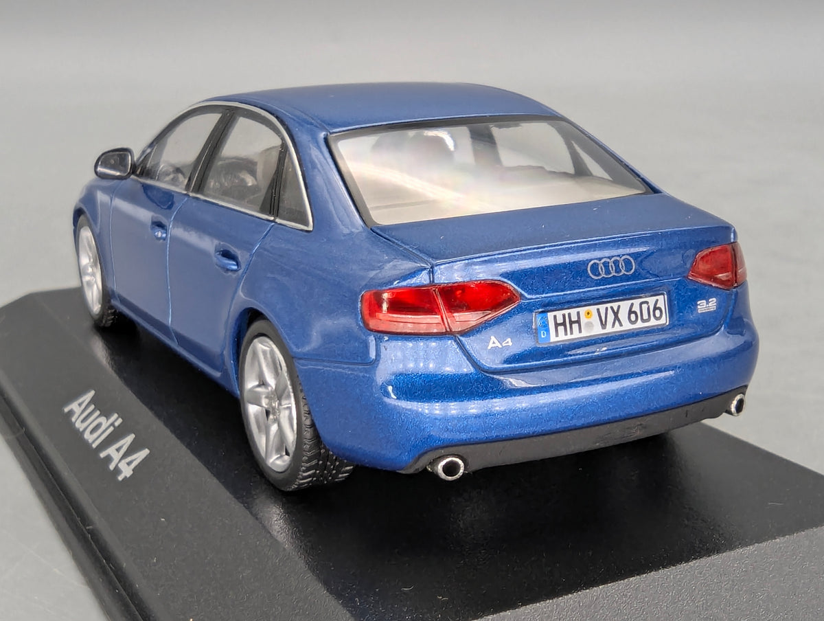 Modellautos 1:43 Minichamps Audi A4 3.2 Quattro Aruba Blau Metallic mit Dealer OVP