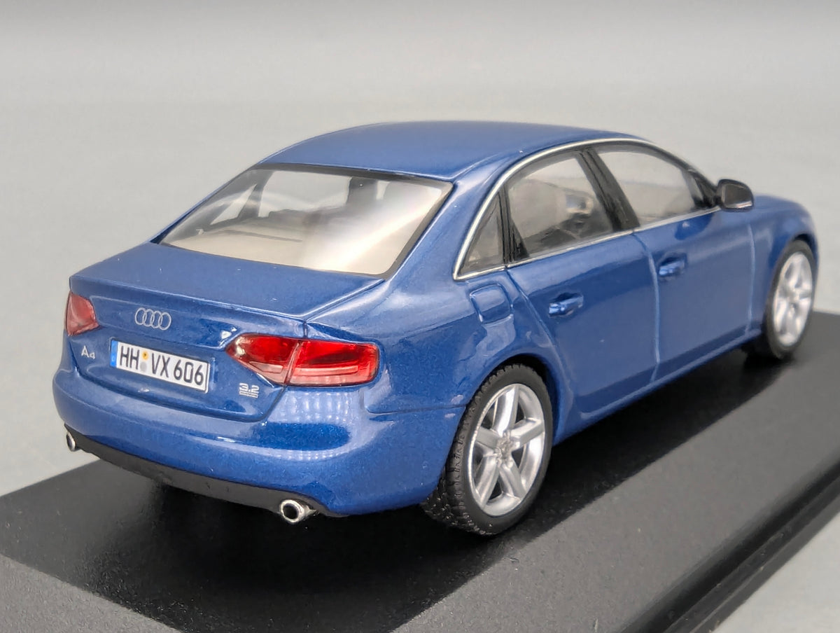 Modellautos 1:43 Minichamps Audi A4 3.2 Quattro Aruba Blau Metallic mit Dealer OVP
