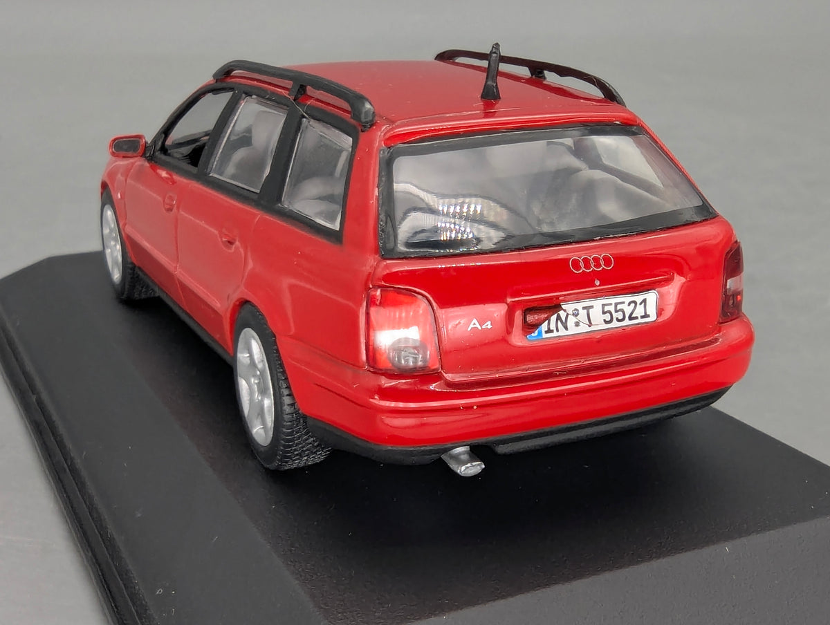 Modellautos 1:43 Minichamps Audi A4 Avant Rot mit Dealer OVP