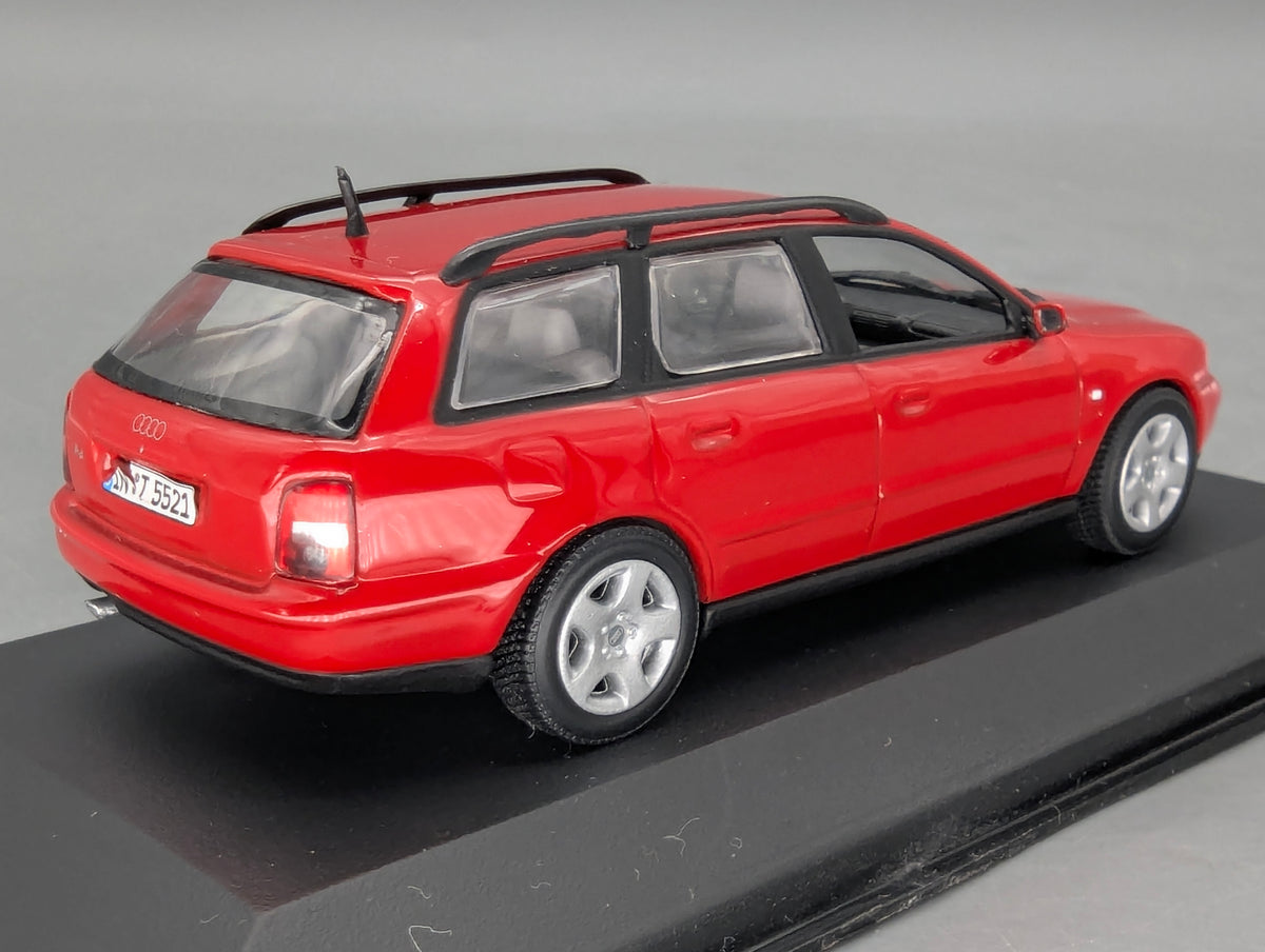 Modellautos 1:43 Minichamps Audi A4 Avant Rot mit Dealer OVP