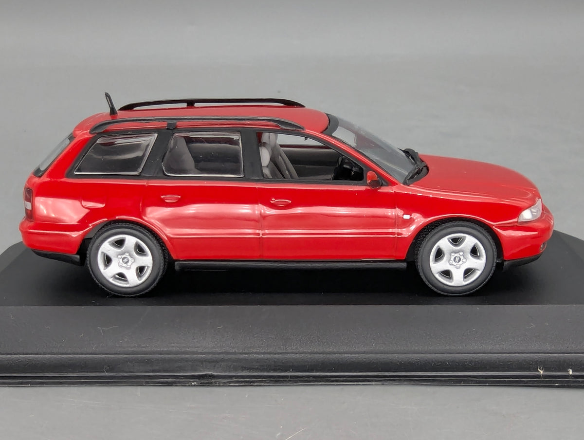 Modellautos 1:43 Minichamps Audi A4 Avant Rot mit Dealer OVP