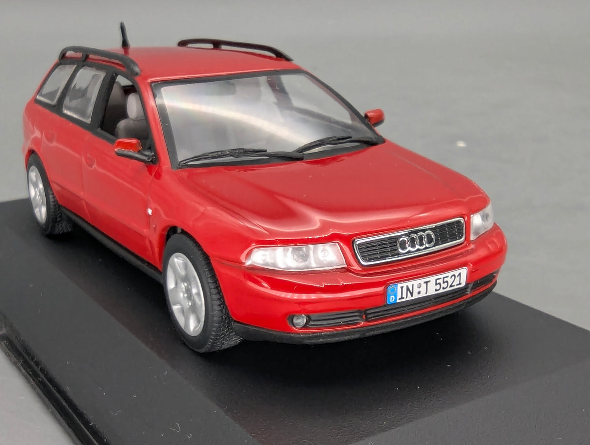 Modellautos 1:43 Minichamps Audi A4 Avant Rot mit Dealer OVP