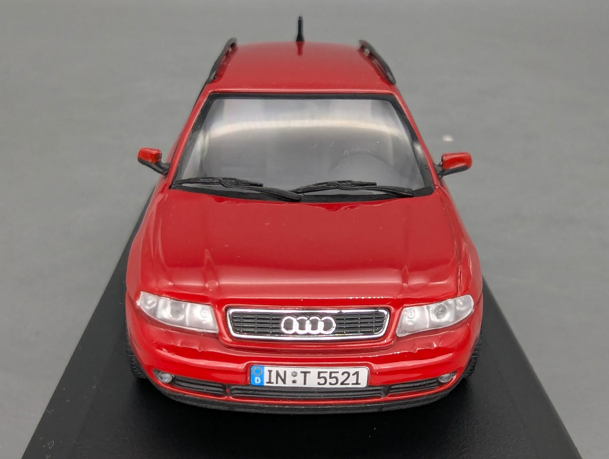 Modellautos 1:43 Minichamps Audi A4 Avant Rot mit Dealer OVP