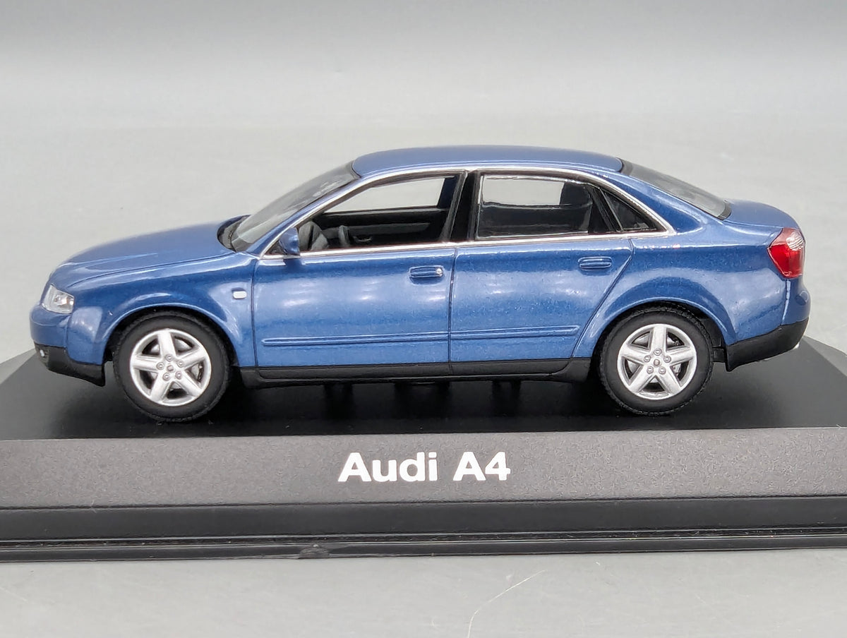 Modellautos 1:43 Minichamps Audi A4 3.0 Blau Metallic mit Dealer OVP