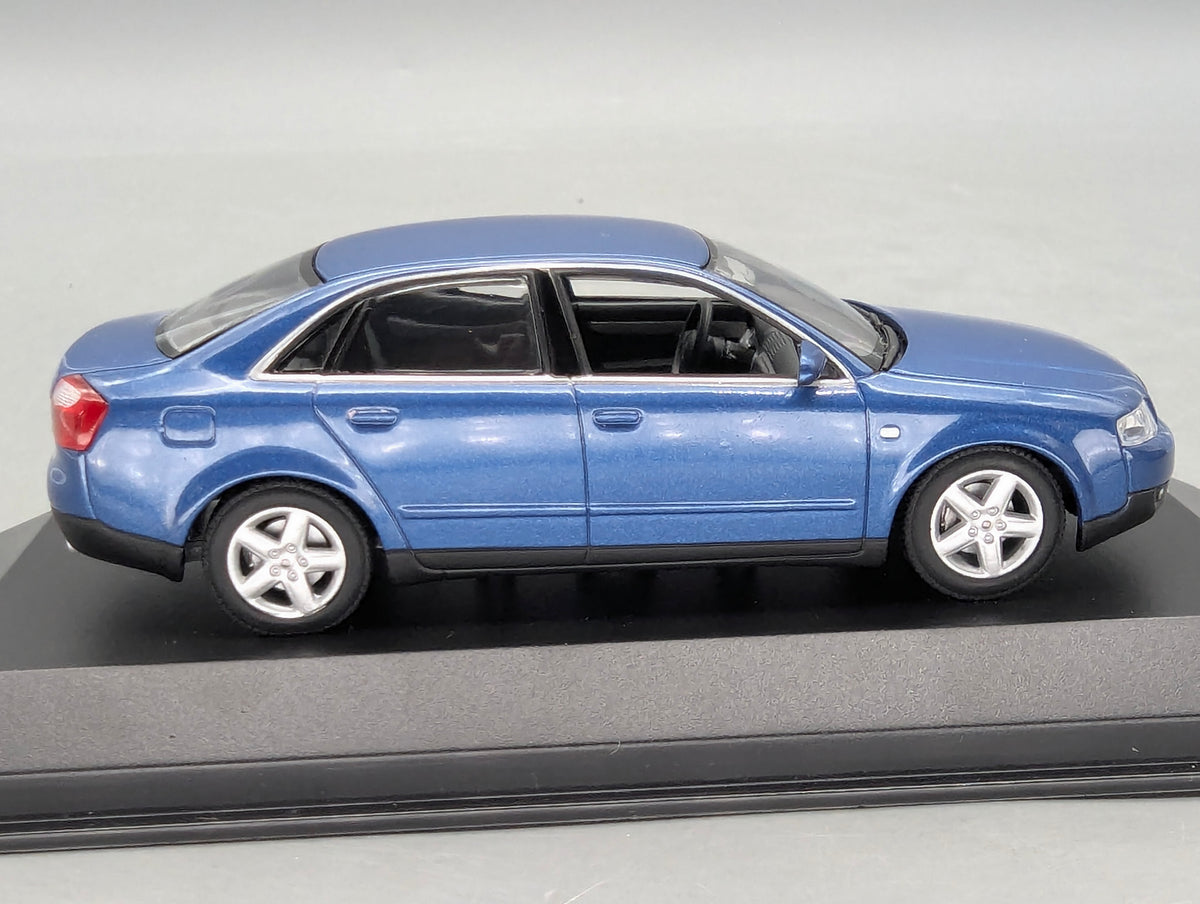 Modellautos 1:43 Minichamps Audi A4 3.0 Blau Metallic mit Dealer OVP