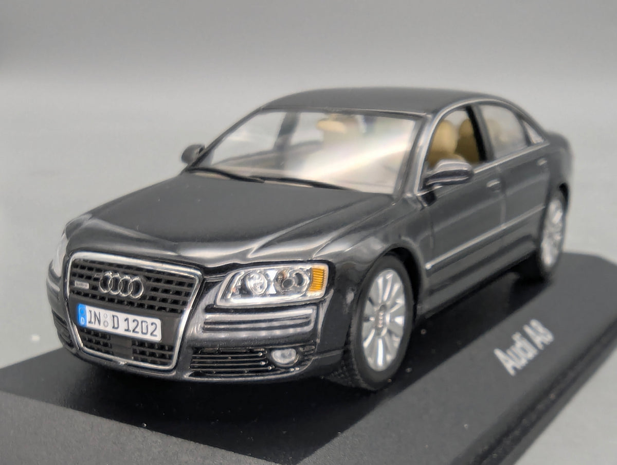 Modellautos 1:43 Minichamps Audi A8 4.2 Quattro MJ 2005 Phantomschwarz mit Dealer OVP