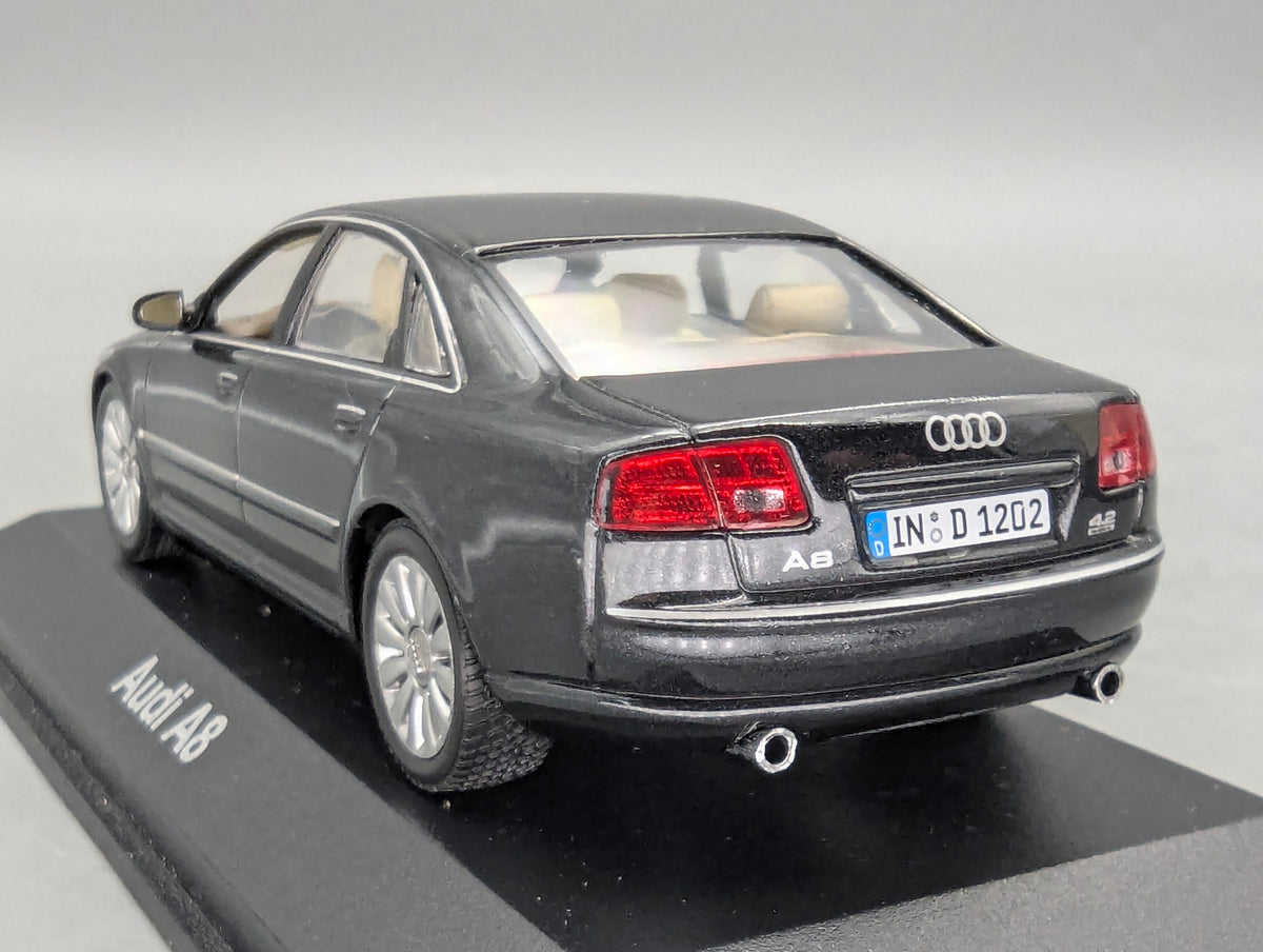 Modellautos 1:43 Minichamps Audi A8 4.2 Quattro MJ 2005 Phantomschwarz mit Dealer OVP