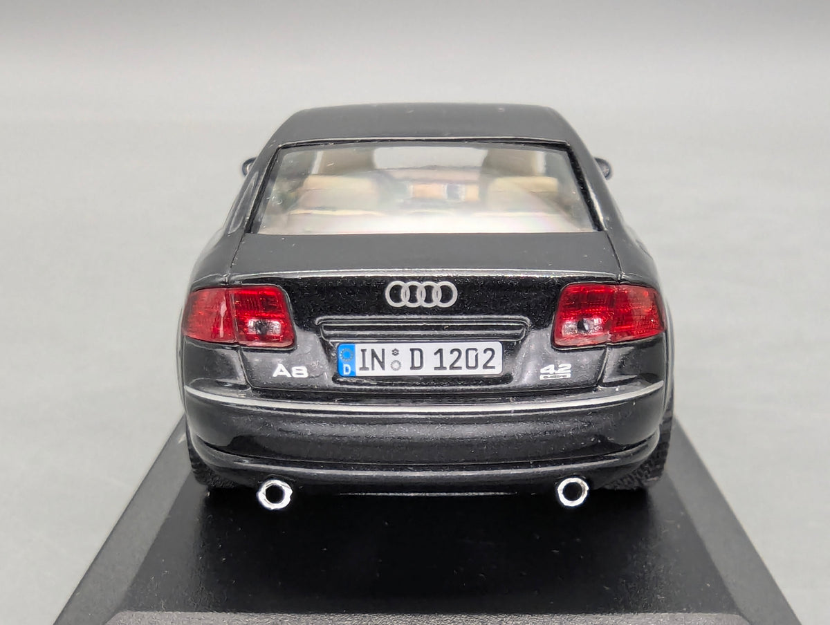 Modellautos 1:43 Minichamps Audi A8 4.2 Quattro MJ 2005 Phantomschwarz mit Dealer OVP