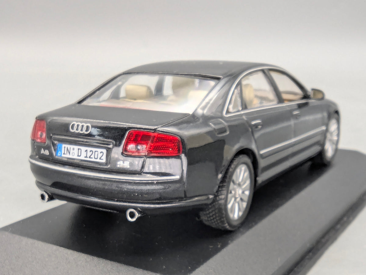 Modellautos 1:43 Minichamps Audi A8 4.2 Quattro MJ 2005 Phantomschwarz mit Dealer OVP