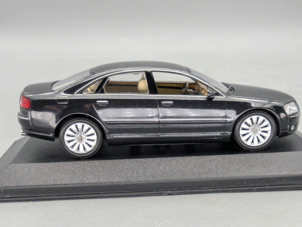 Modellautos 1:43 Minichamps Audi A8 4.2 Quattro MJ 2005 Phantomschwarz mit Dealer OVP