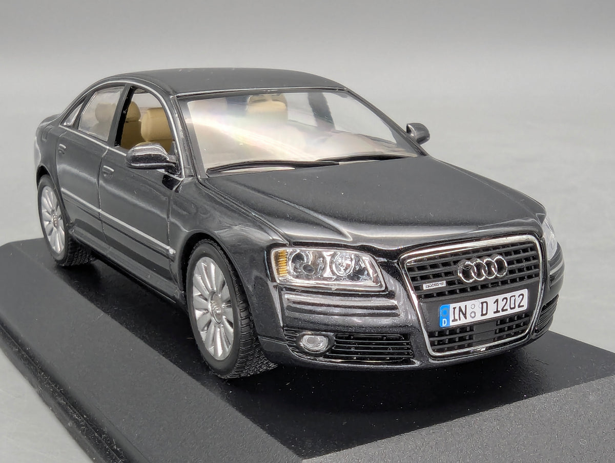 Modellautos 1:43 Minichamps Audi A8 4.2 Quattro MJ 2005 Phantomschwarz mit Dealer OVP
