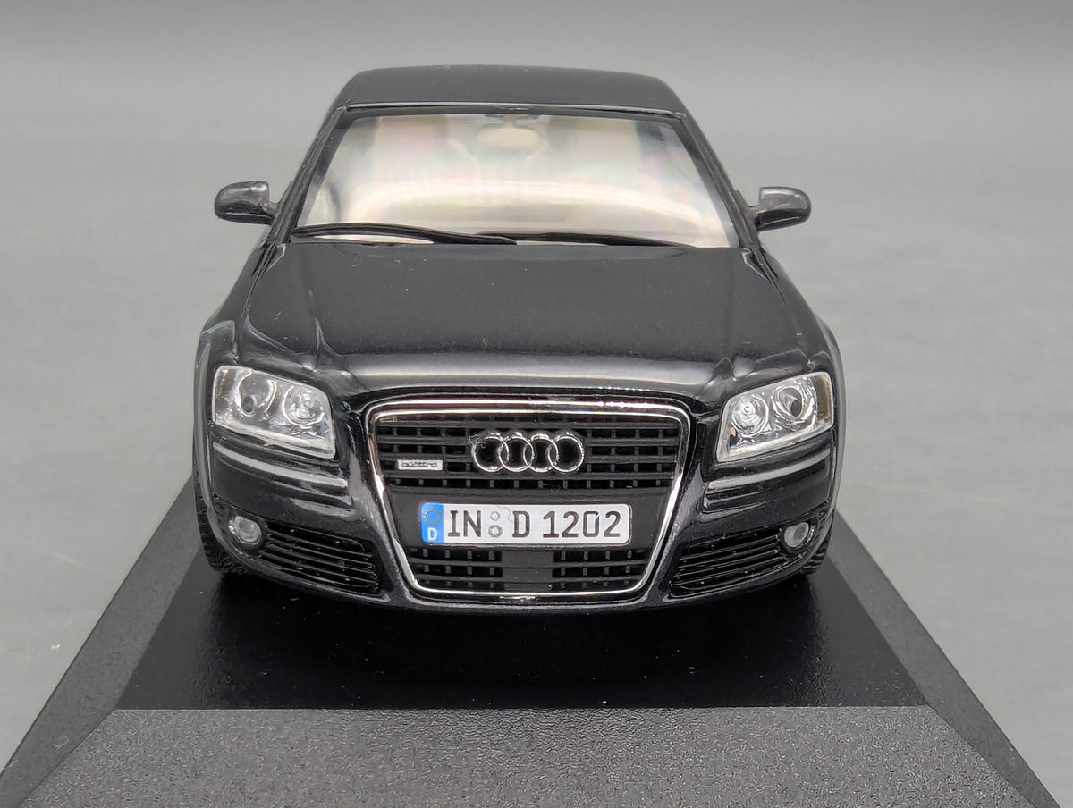 Modellautos 1:43 Minichamps Audi A8 4.2 Quattro MJ 2005 Phantomschwarz mit Dealer OVP