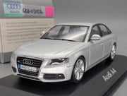 Modellautos 1:43 Minichamps Audi A4 3.2 Quattro Eissilber mit Dealer OVP