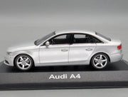 Modellautos 1:43 Minichamps Audi A4 3.2 Quattro Eissilber mit Dealer OVP