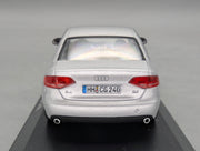 Modellautos 1:43 Minichamps Audi A4 3.2 Quattro Eissilber mit Dealer OVP