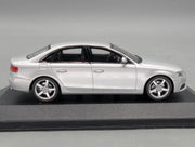 Modellautos 1:43 Minichamps Audi A4 3.2 Quattro Eissilber mit Dealer OVP