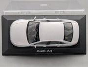 Modellautos 1:43 Minichamps Audi A4 3.2 Quattro Eissilber mit Dealer OVP