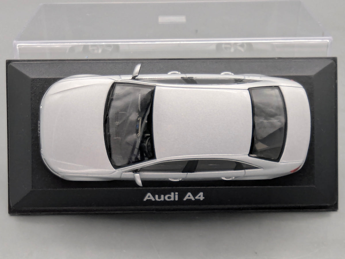 Modellautos 1:43 Minichamps Audi A4 3.2 Quattro Eissilber mit Dealer OVP