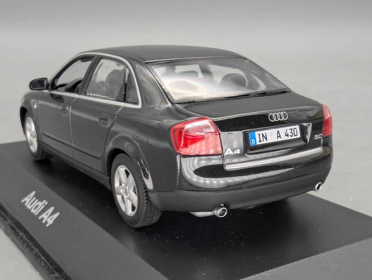 Modellautos 1:43 Minichamps Audi A4 3.0 Schwarz mit Dealer OVP