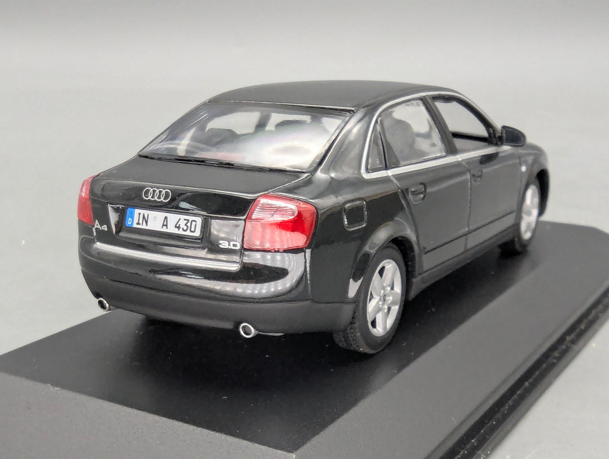 Modellautos 1:43 Minichamps Audi A4 3.0 Schwarz mit Dealer OVP