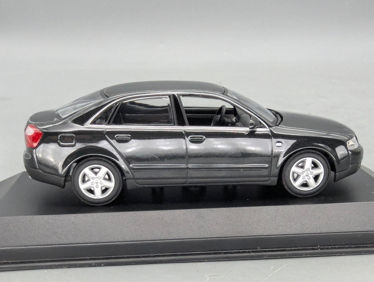 Modellautos 1:43 Minichamps Audi A4 3.0 Schwarz mit Dealer OVP