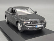Modellautos 1:43 Minichamps Audi A4 3.0 Schwarz mit Dealer OVP