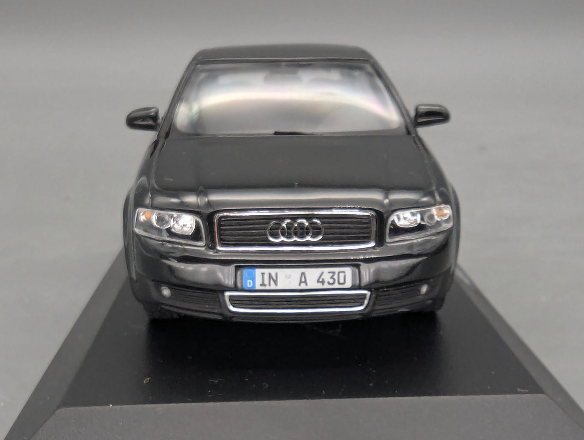 Modellautos 1:43 Minichamps Audi A4 3.0 Schwarz mit Dealer OVP
