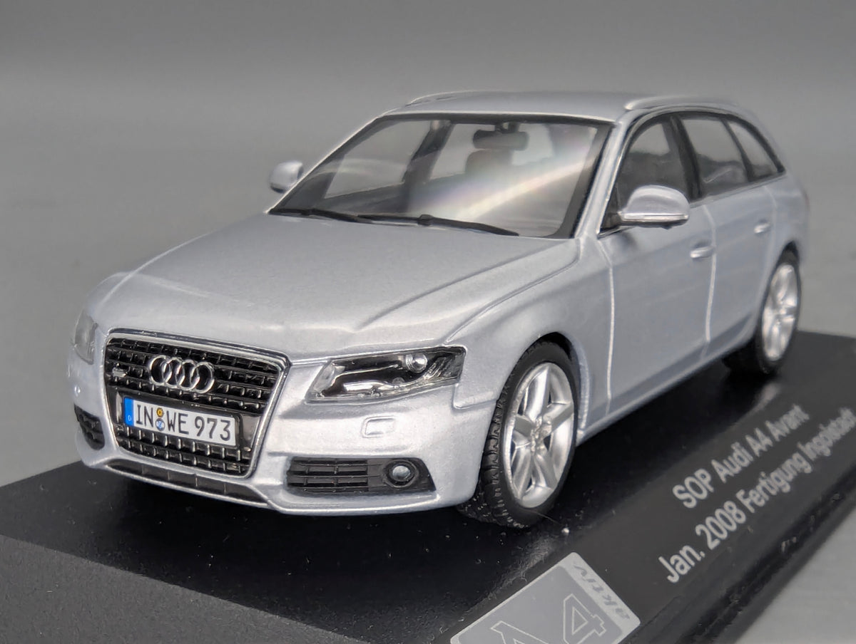Modellautos 1:43 Minichamps Audi A4 Avant SOP Jan 2008 Ingolstadt mit Dealer OVP