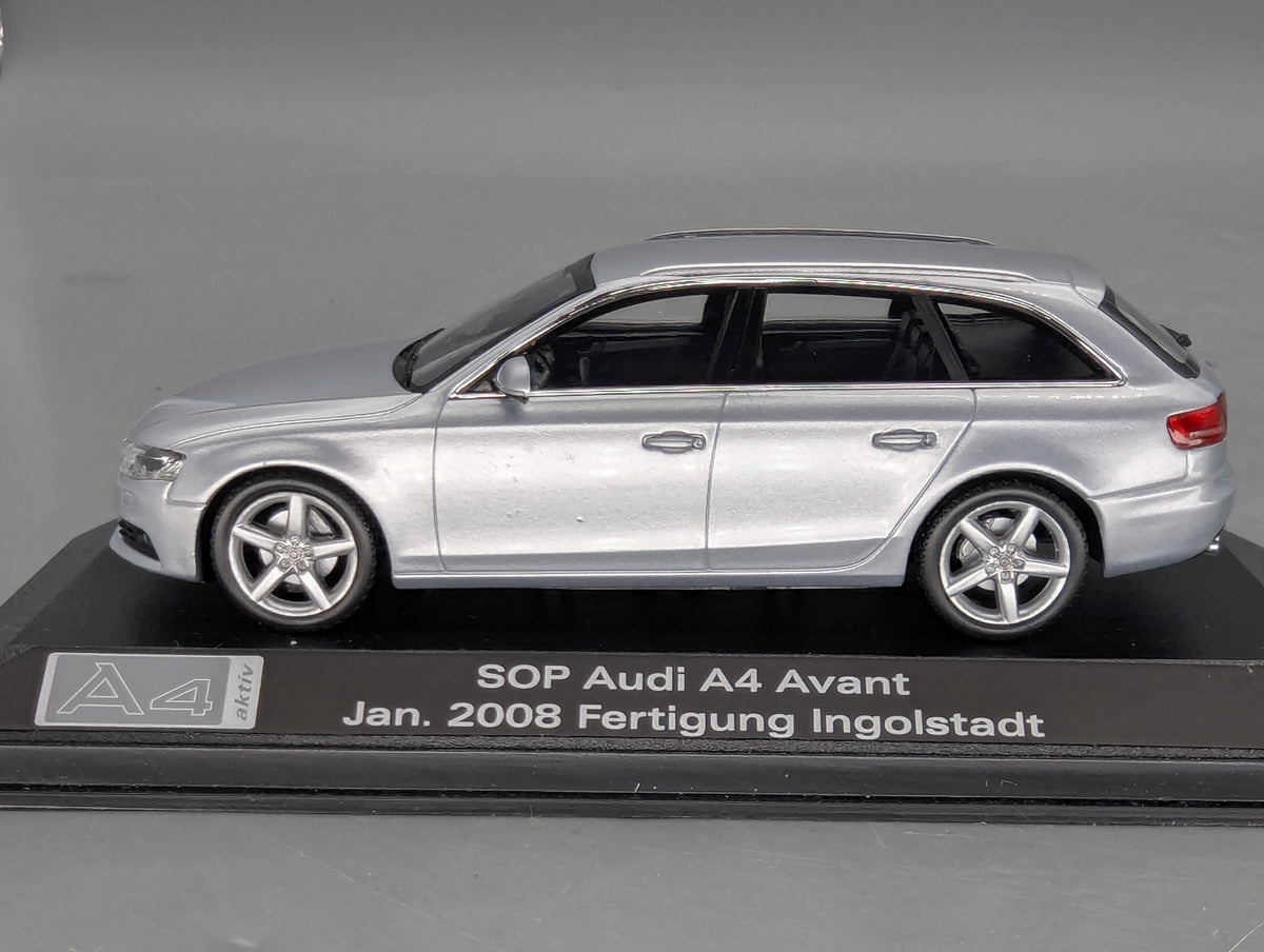 Modellautos 1:43 Minichamps Audi A4 Avant SOP Jan 2008 Ingolstadt mit Dealer OVP